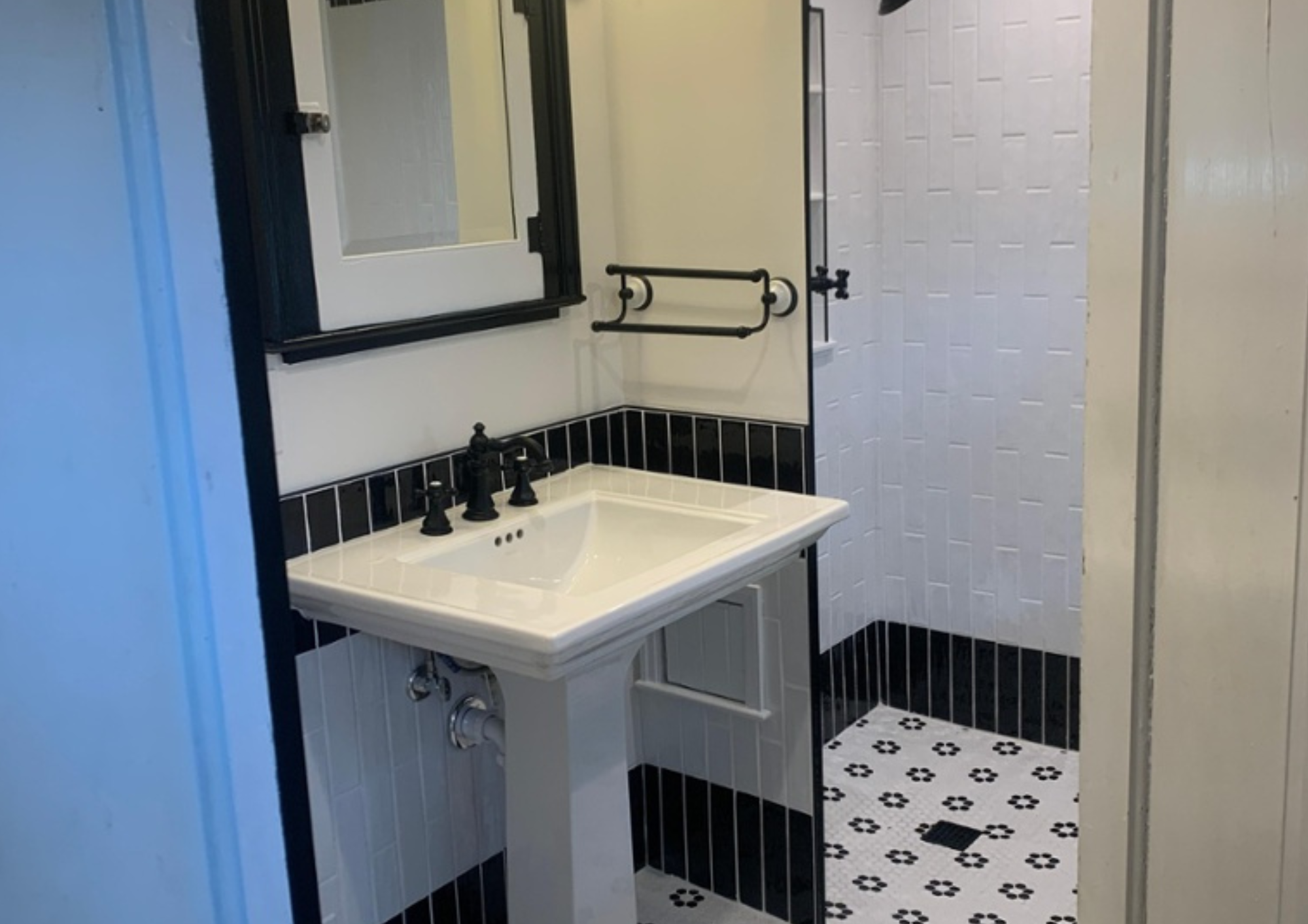 Best Bathroom Layouts for Small Spaces (5)